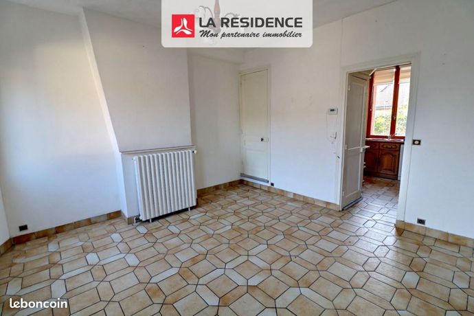 https://img.leboncoin.fr/api/v1/lbcpb1/images/be/e0/ed/bee0ed44c97ebf3ffd41d01c0c10a09fe451c370.jpg?rule=ad-image