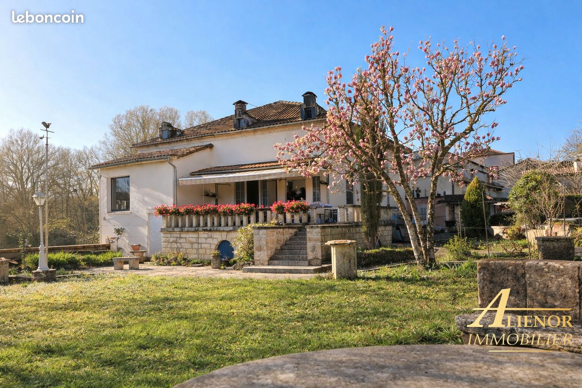 Maison 7 pièces 205 m² · à Bourdeilles · 205 m² · 339 000 €