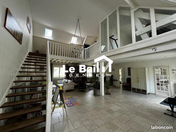 https://img.leboncoin.fr/api/v1/lbcpb1/images/be/e2/ab/bee2ab3ffb7ecea2be9782b13fd858c4a6696406.jpg?rule=ad-image