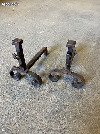 Grande Paire De Chenets En Fer Forgé Massif - Fabrication Française - Style Industriel - Très Bon État
