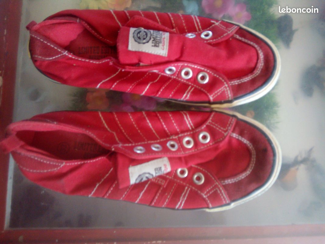 Chaussures rouges légères (image 1)