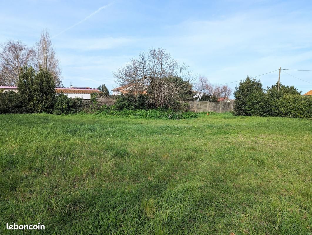 Terrain 693 m² Bourcefranc Le Chapus (image 2)