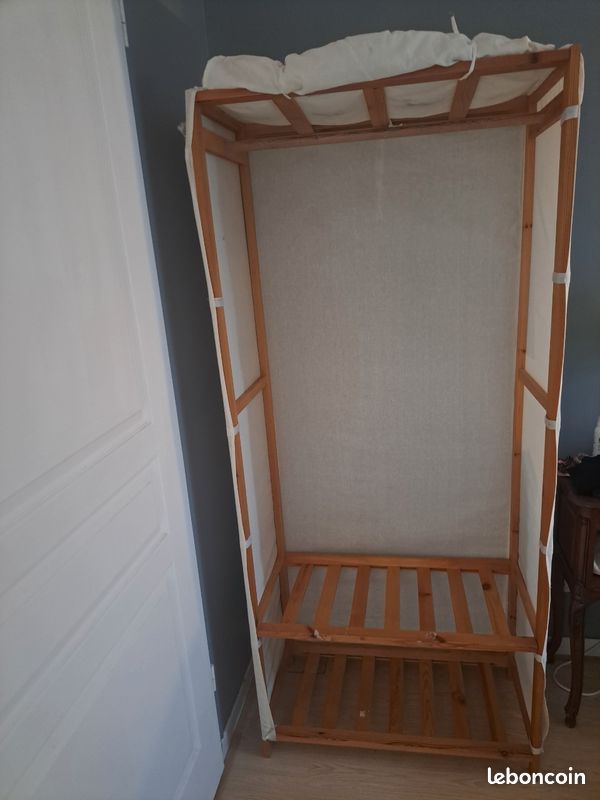 Penderie en bois (image 1)