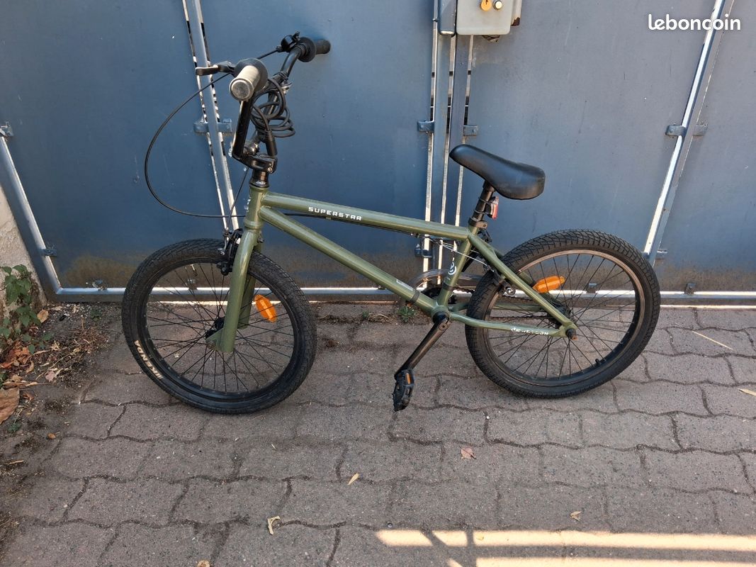 Vends bmx marque super star de décathlon servi peu de fois. Achetez 250 je le vends cent cinquante. À venir chercher (image 3)
