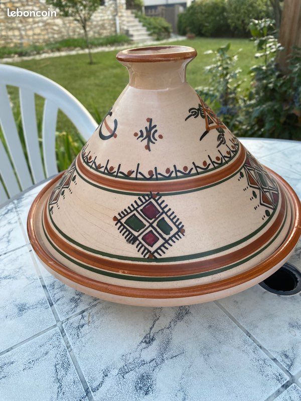 Plat tagine et assiettes assorties (image 1)