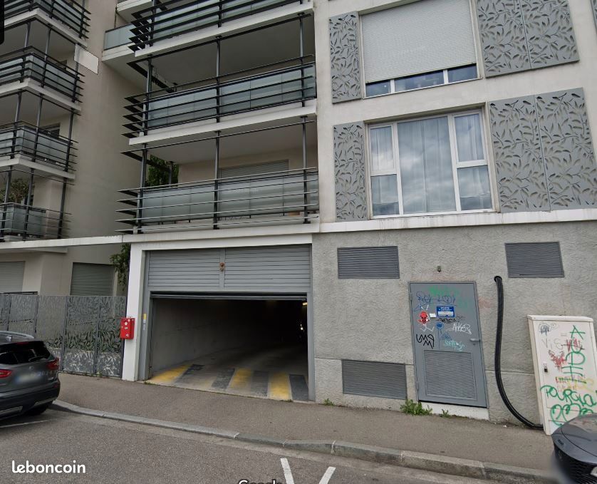 Parking Lyon · 52 €/mois
