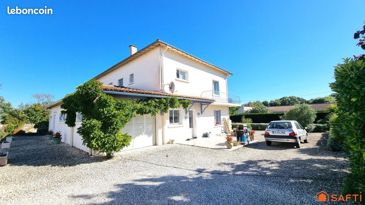 Maison 9 pièces 218 m² · à Meursac · 218 m² · 421 900 €