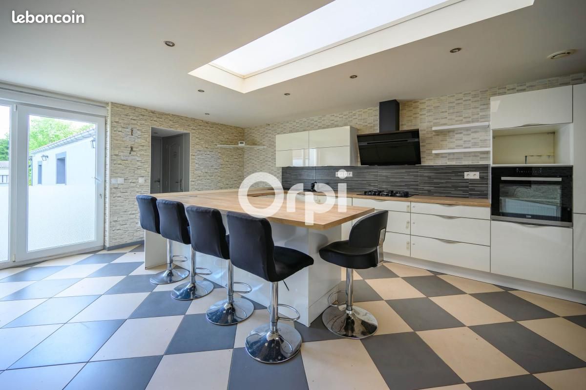 Maison 7 pièces 192 m² · à Raismes · 192 m² · 230 000 €
