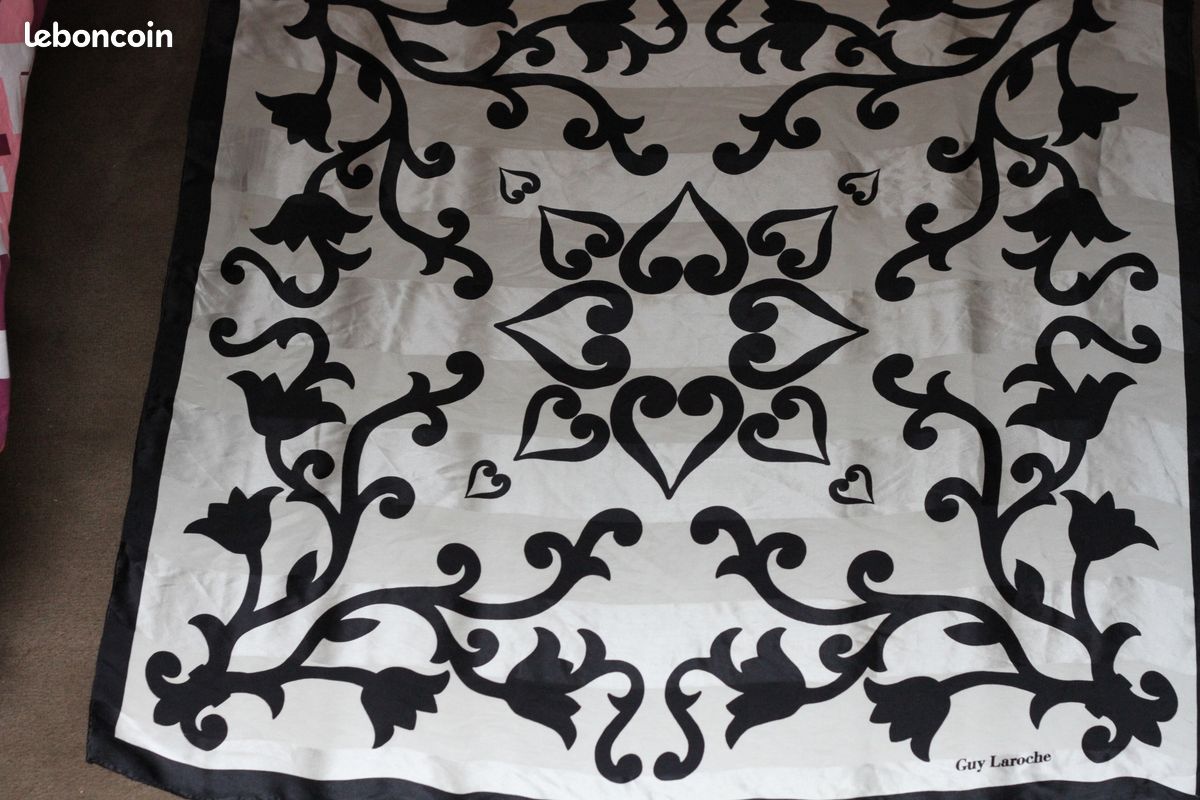 Foulard soie Guy Laroche (image 2)