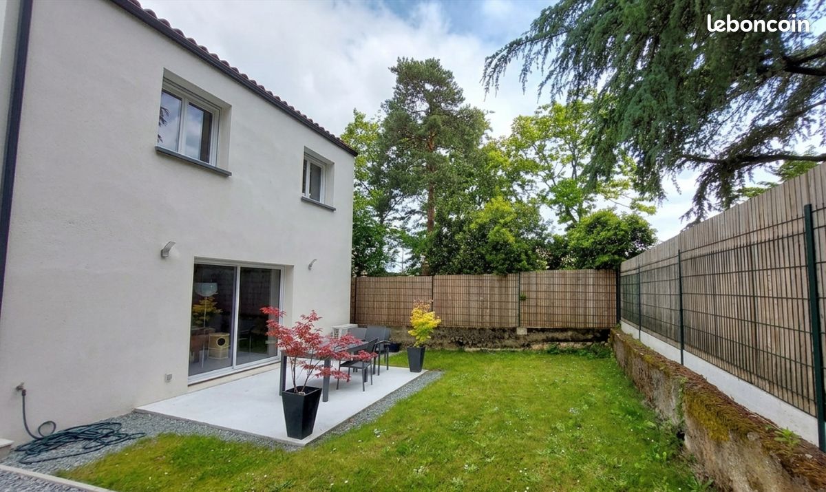 Maison 4 pièces 84 m² · à Essarts-en-Bocage · 84 m² · 980 €