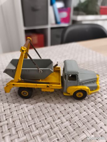 Camion Dinky Toys 38A – Multibenner Marrel – Fabrication Française – Vintage