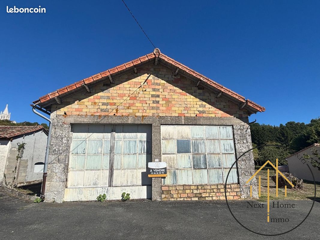 Parking 226 m² · à Villebois-Lavalette · 226 m² · 65 000 €