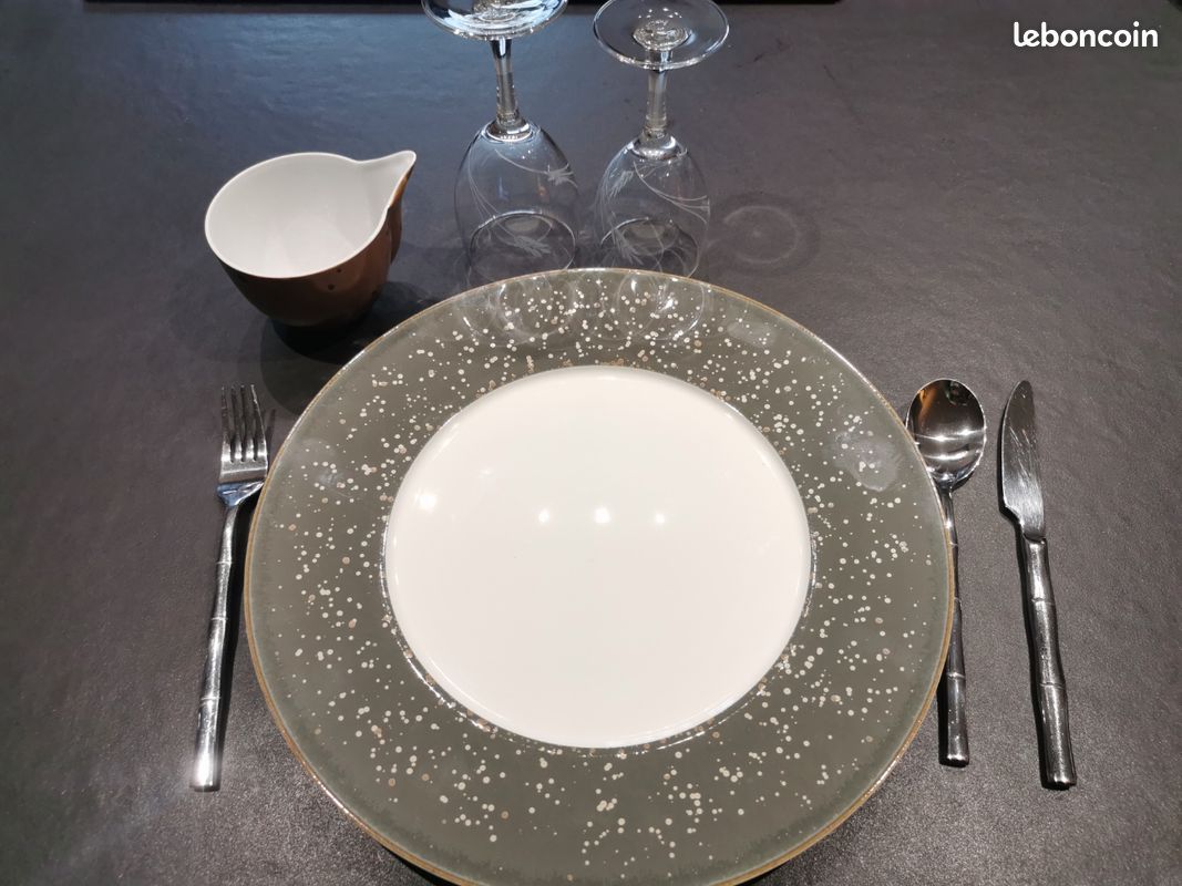 assiettes de présentation jaune de chrome de JL Coquet