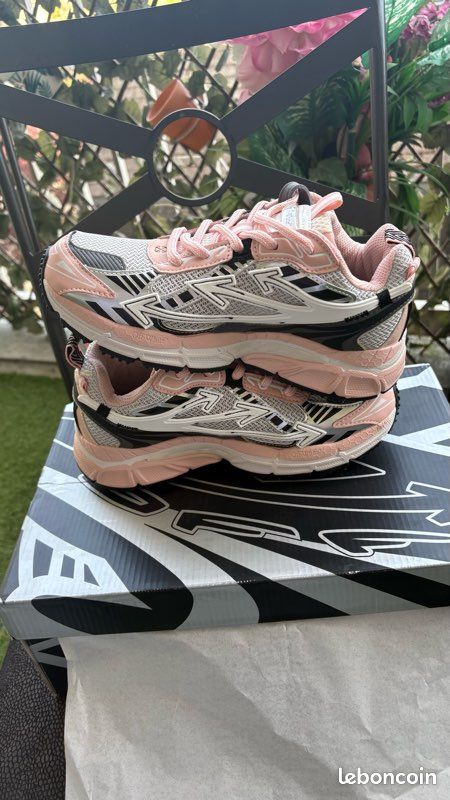 Off white (image 6)