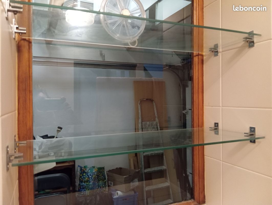 Lot de deux étagères en verre trempé, a encastrer, bon état (image 2)