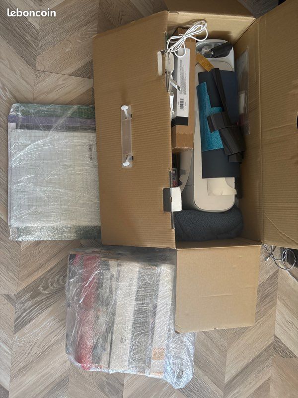 Lot CRICUT MAKER 3 si achat du lot, je vous offre la Mini presse ainsi que son tapis (image 6)