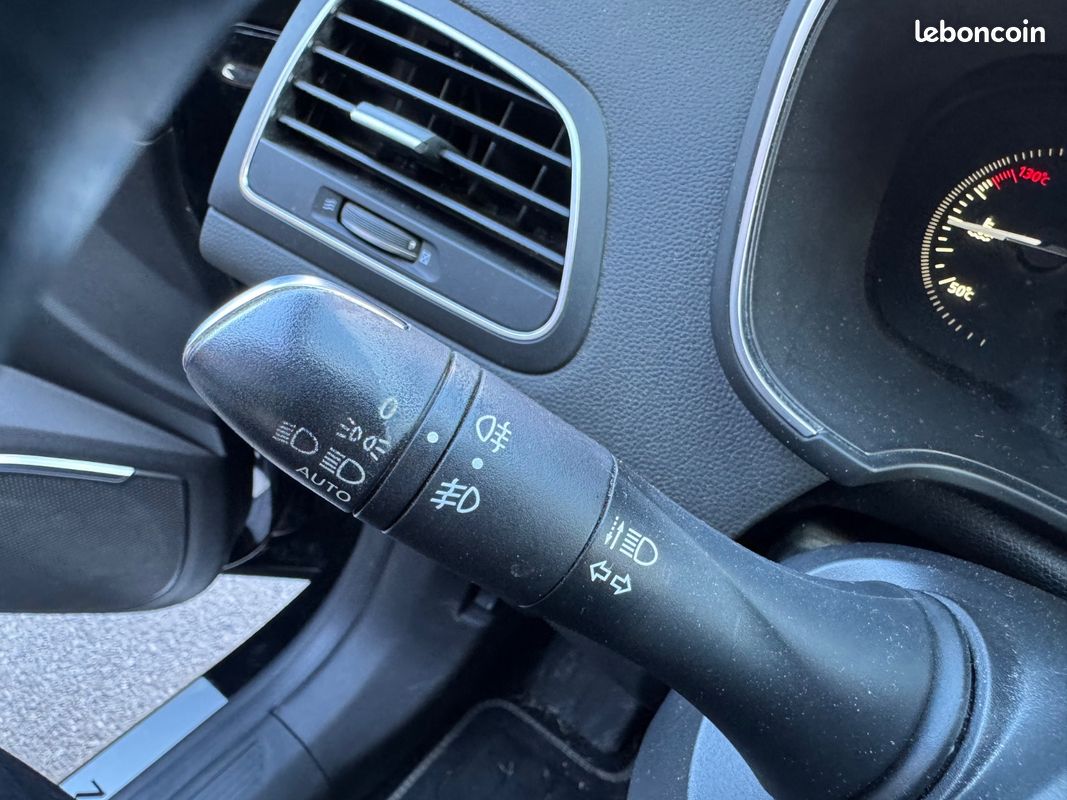 RENAULT MEGANE IV BERLINE dCi 110 Energy Intens + Entretien Complet (image 18)