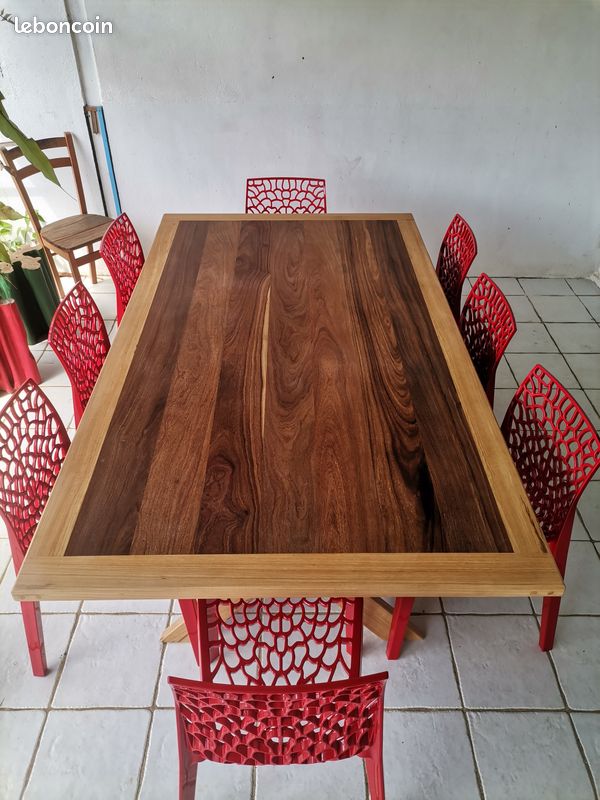 Table 8 perdonnes en bois de guyane et 8 vhaises (image 3)