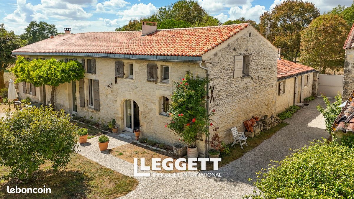 Maison 5 pièces 209 m² · à Aumagne · 209 m² · 340 200 €