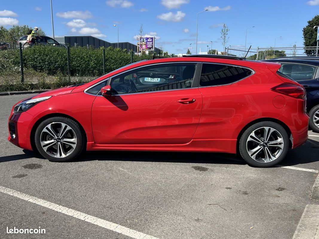 KIA PROCEED 1.0 T-GDi 120 II COUPE GT Line (image 9)