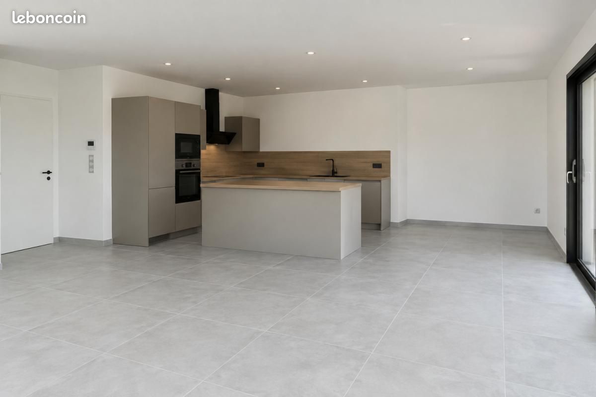 Maison 100 m² · à Aix-en-Provence · 100 m² · 2 300 €/mois