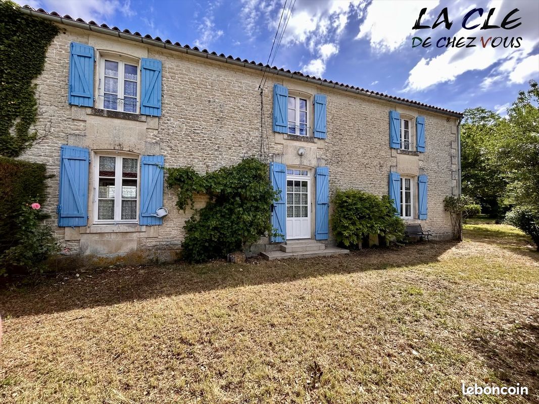 Maison 9 pièces 140 m² · à Benet · 140 m² · 237 375 €