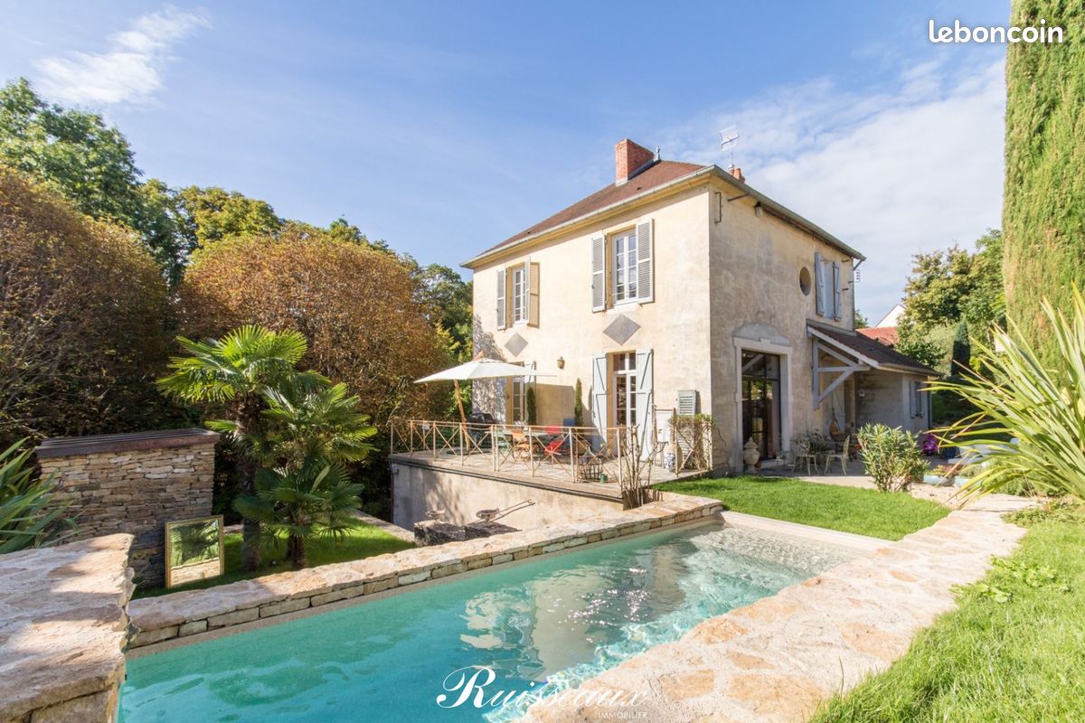 Maison 8 pièces 196 m² · à Dijon · 196 m² · 990 000 €