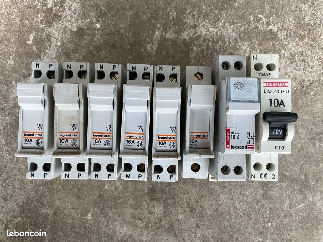 Lot de 7 porte fusibles LEGRAND 10A (image 1)