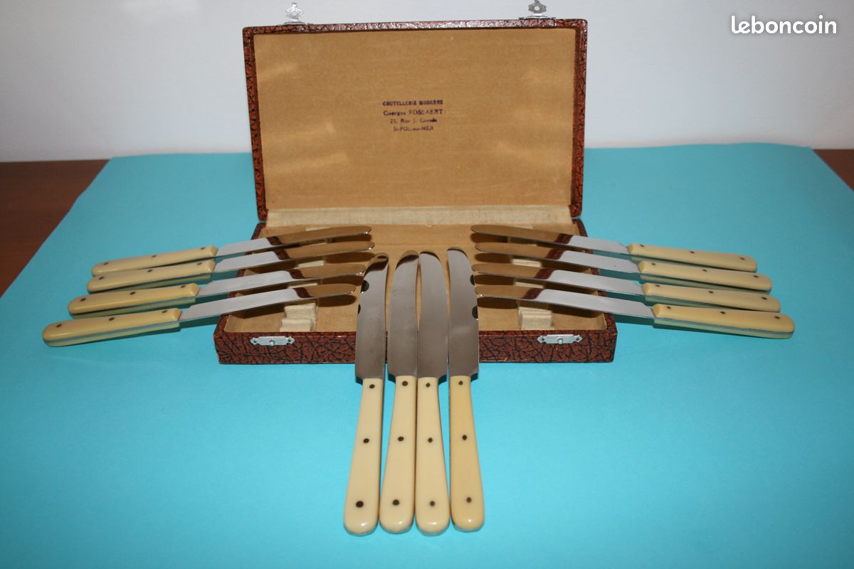 12 Couteaux de diner estampillé Gembloux (Belgique) avec sa boite (image 10)