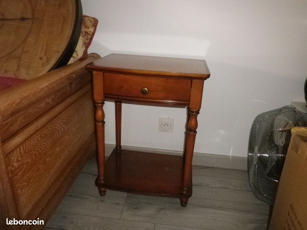 Table de nuit (image 1)