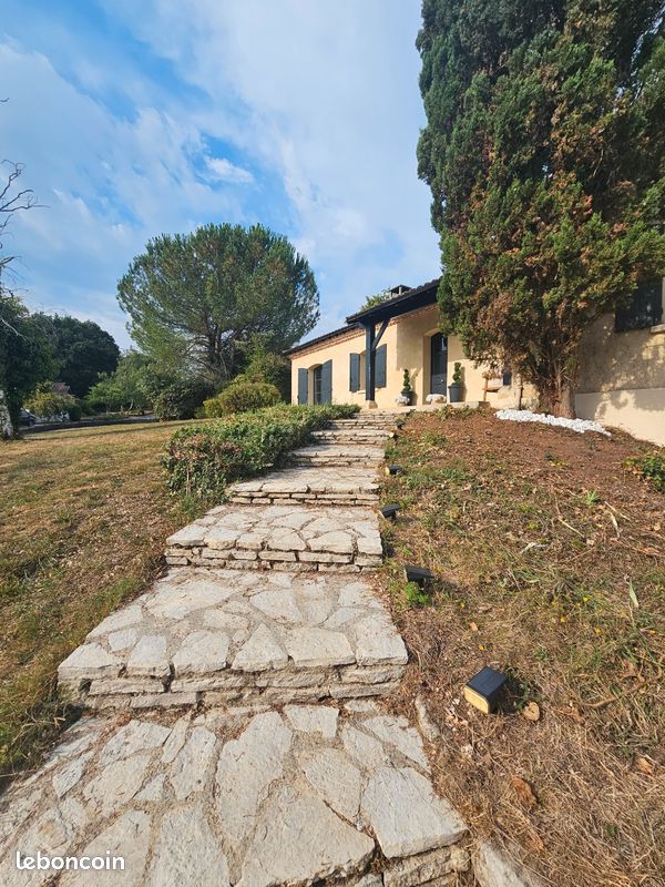 Maison 9 pièces 240 m² · à Aillas · 240 m² · 350 000 €