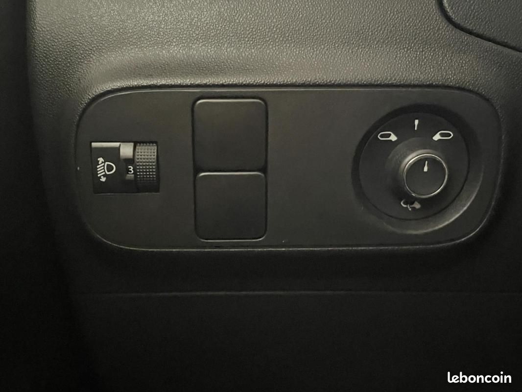 Citroën C3 BlueHDi 100 BVM6 You (image 30)