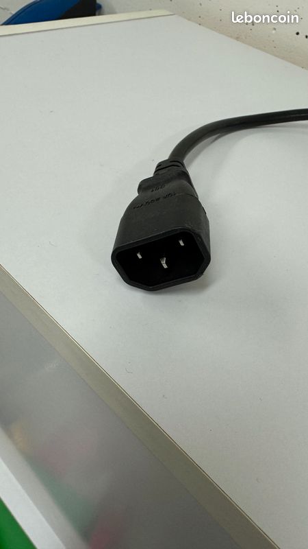Câble d'alimentation avec connecteur mâle IEC C14 et connecteur femelle CEE7 (image 3)