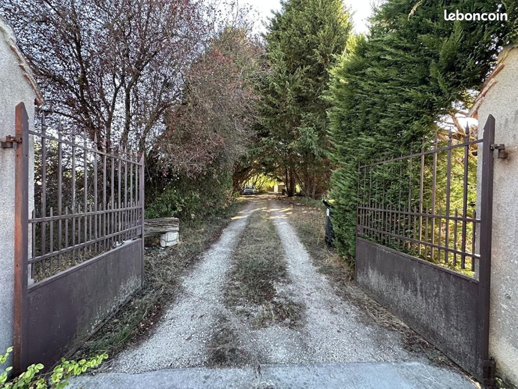 Maison 10 pièces 228 m² · à Cour-Cheverny · 228 m² · 316 500 €