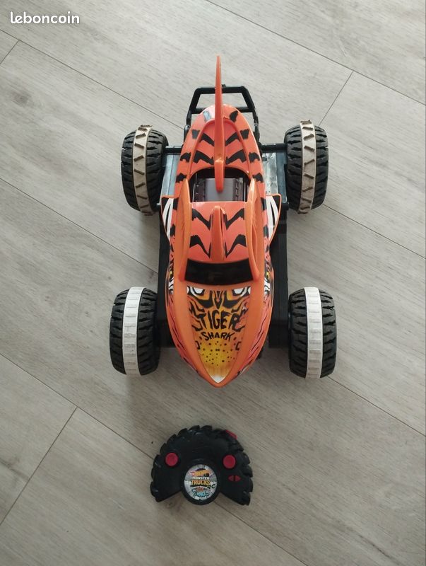 Voiture télécommandée Hot Wheels Monster Truck Tiger Shark Jeux