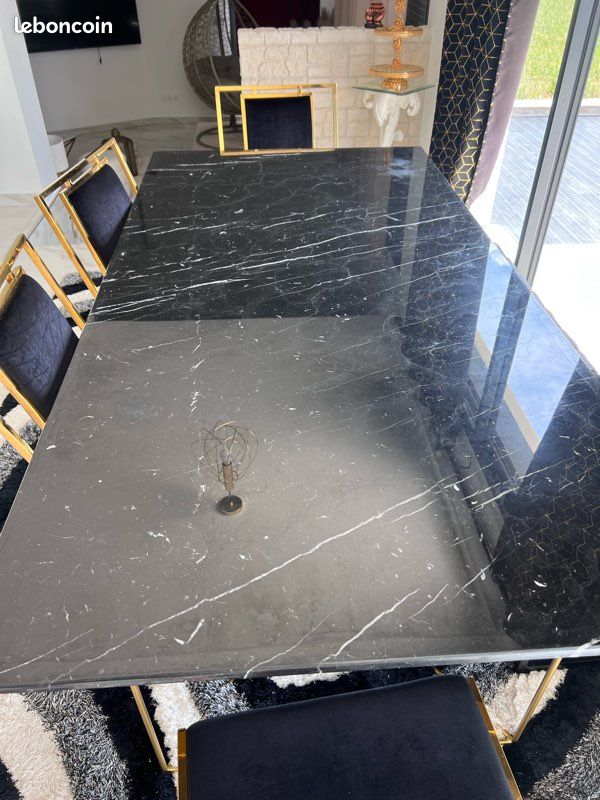 Table à manger en marbre noir et blanc avec pied doré – 2m x 90 cm (image 5)