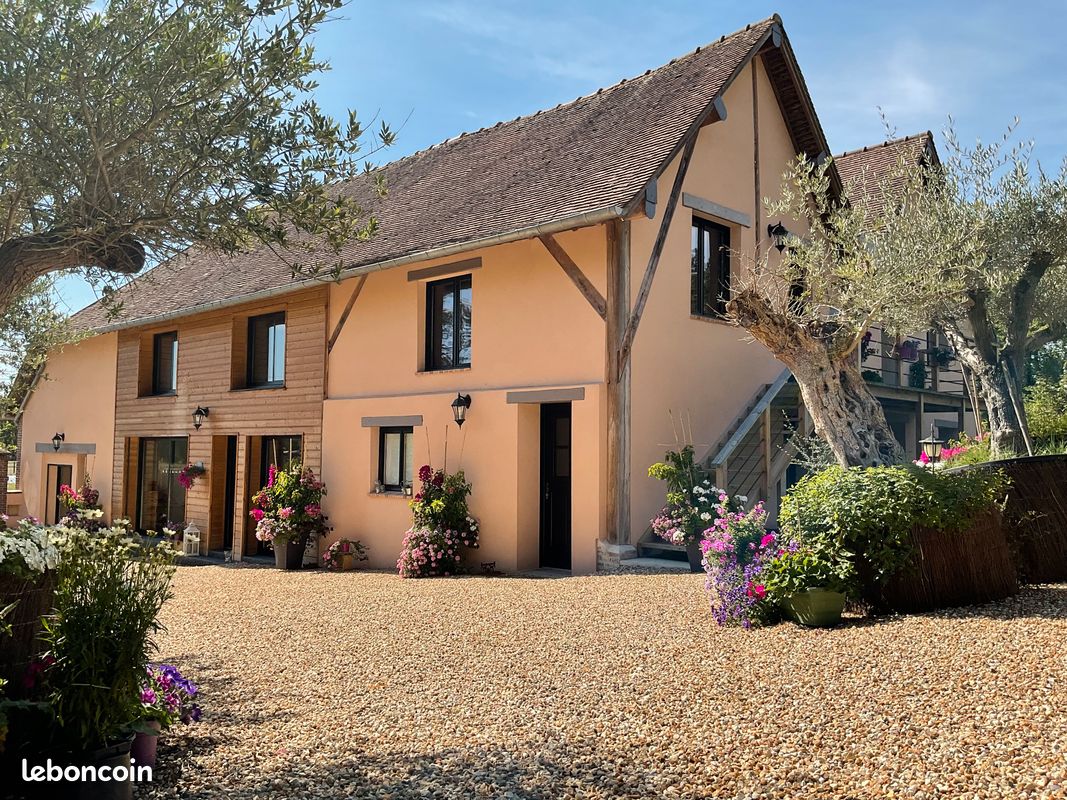 Maison 8 pièces 211 m² · à Houdan · 211 m² · 409 000 €
