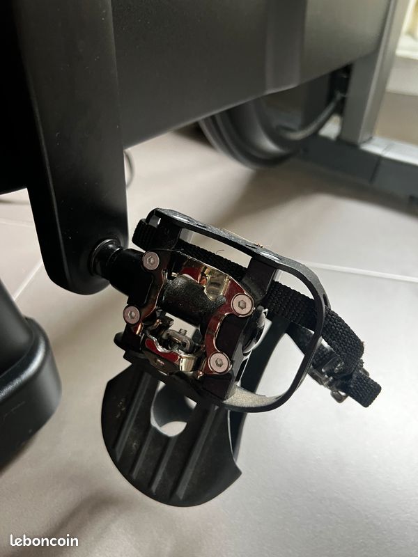 Vélo d’intérieur TECHNOGYM BIKE (image 7)