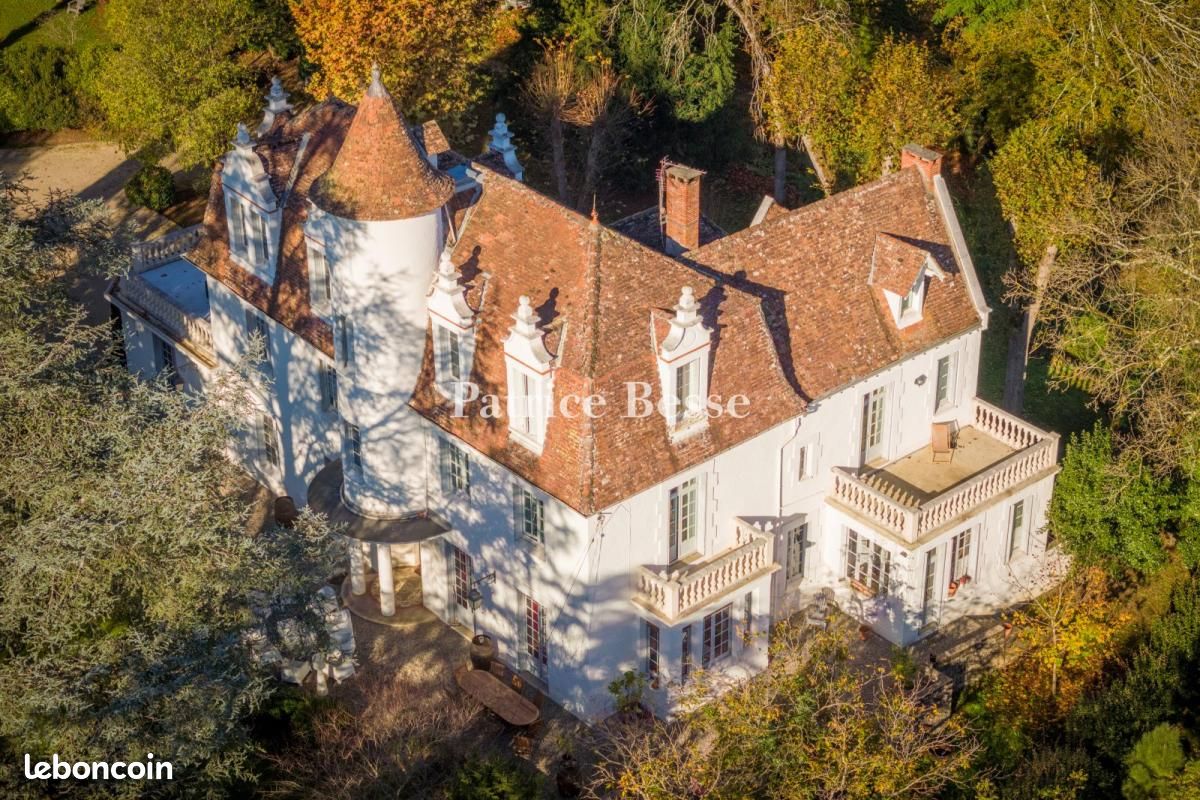 Maison 10 pièces 455 m² · à Cahors · 455 m² · 950 000 €