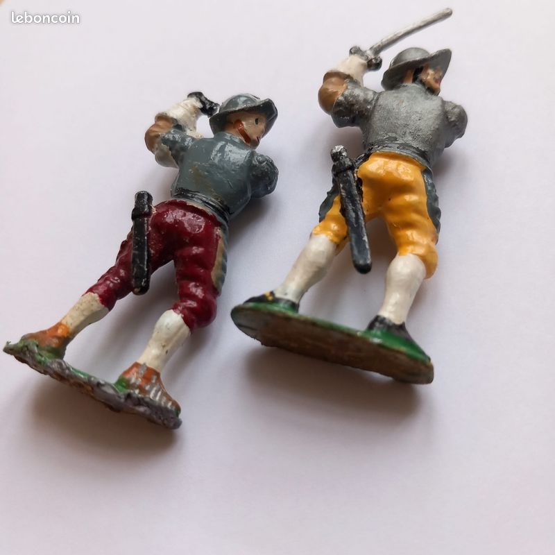Sold at Auction: TWO BOXES OF LES SOLDATS DE PLOMB TOY SOLDIERS
