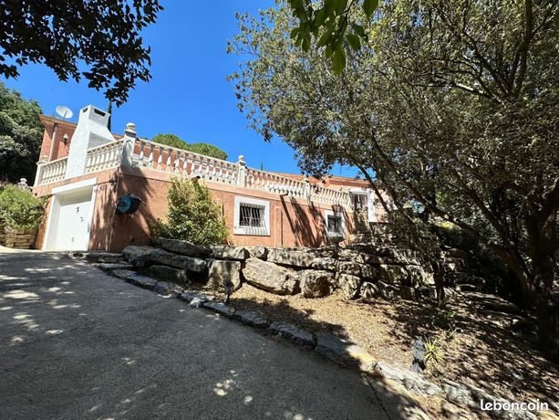 Villa 4 pièces 215 m²