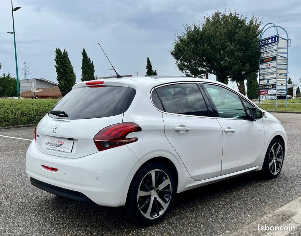 Peugeot 208 1.2 puretech 110ch feline 5cv 5p (image 5)