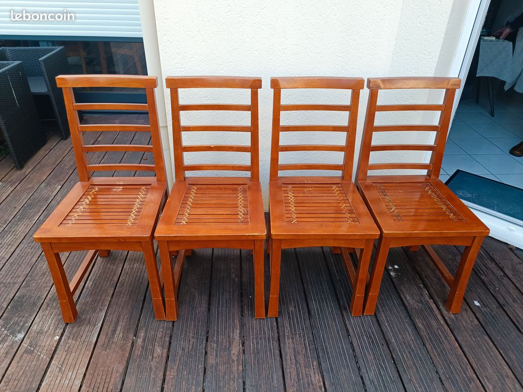 Lot de 4 chaises en bois exotiques (image 1)