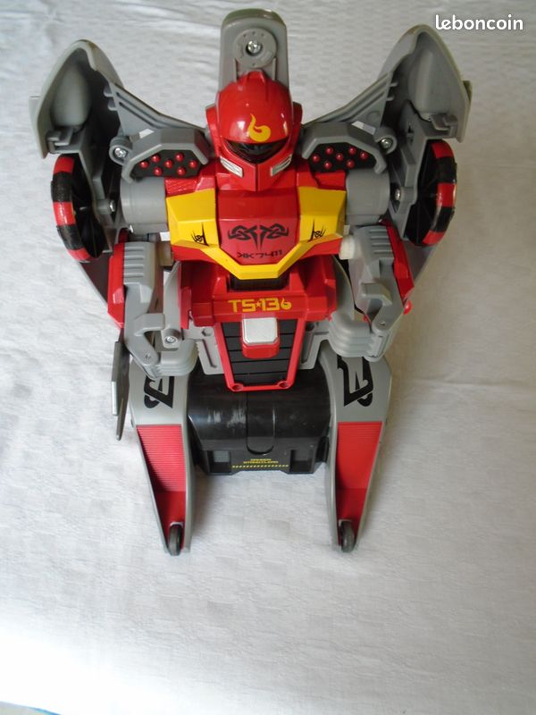 Voiture transformer et lance missiles radio commandée (image 2)