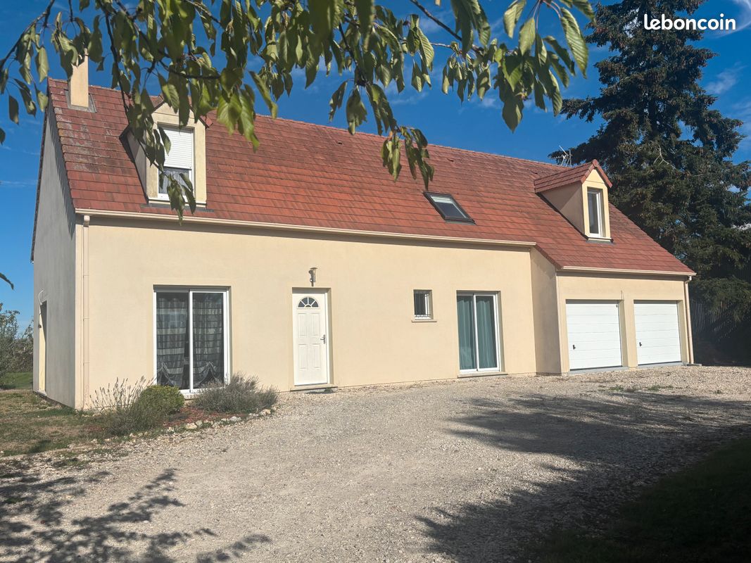 Maison 7 pièces 163 m² · à Sandarville · 163 m² · 270 000 €