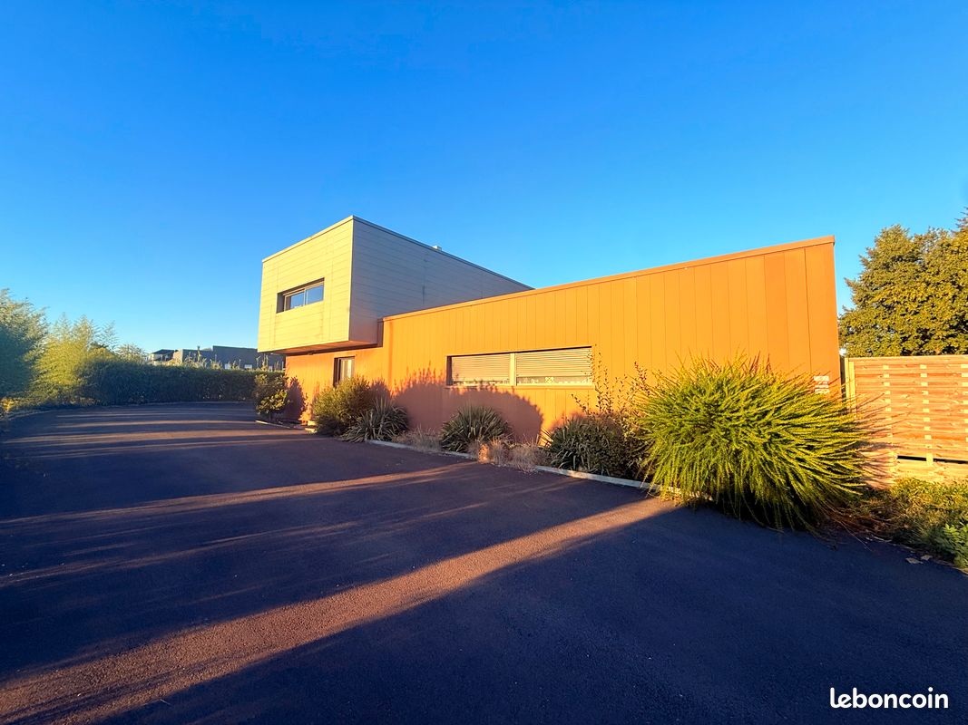 Maison 6 pièces 224 m² · à Naves · 224 m² · 456 000 €