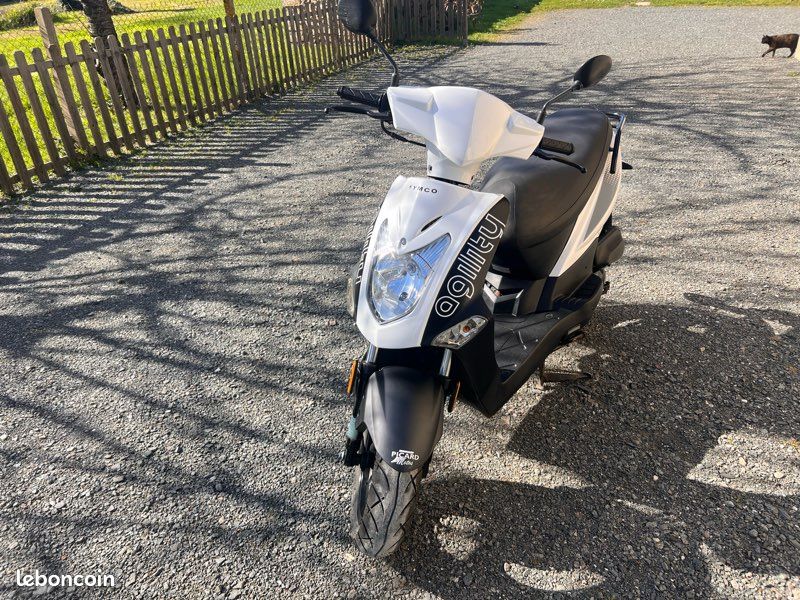 Scooter kymco agility 50 qui date de moins de 5 ans donc pas besoin de contrôle technique (image 1)