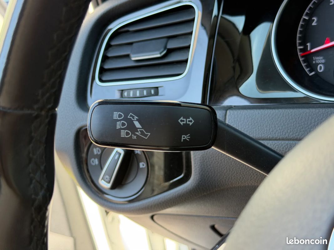 VOLKSWAGEN Golf 1.2 110ch Allstar - CarPlay - Suivi complet - Faible kilométrage (image 21)