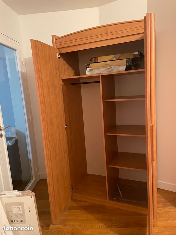 Armoire et lit en bois (image 2)