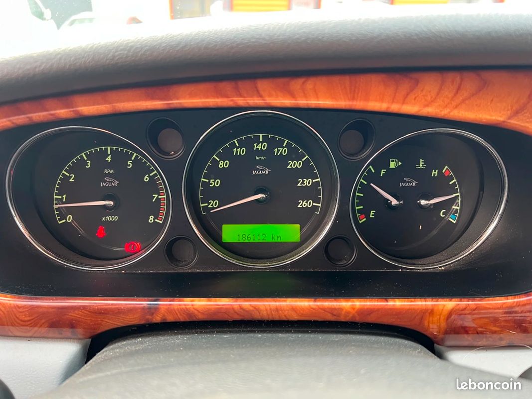 JAGUAR XJ8 (XJ350) 3.5L V8 - 258CH Executive A (image 18)